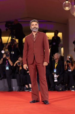 Oscar Isaac, Venedik Film Festivali sırasında 