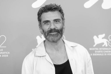 Oscar Isaac, Venedik Uluslararası Film Festivali sırasında 3 Eylül 2025 'te Venedik, İtalya' da düzenlenen 