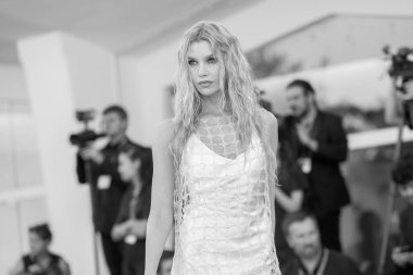 Stella Maxwell, 