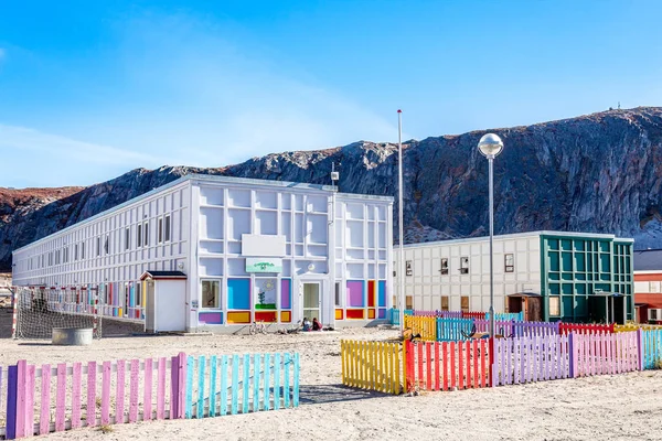 Jardín Infancia Verde Moderno Con Parque Infantil Valla Colores Tundra — Foto de Stock