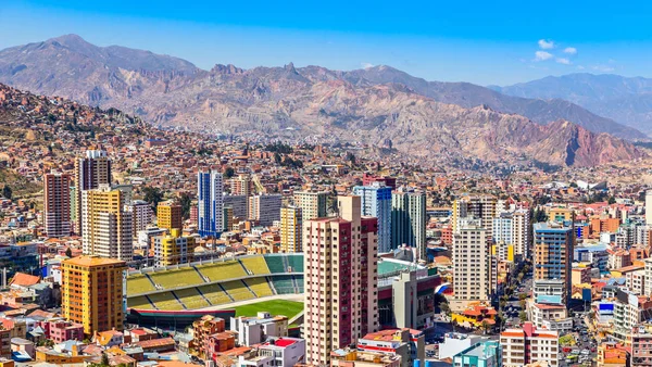 Nuestra Senora Paz Buntes Stadtzentrum Mit Wolkenkratzern Fußballstadion Und Vielen — Stockfoto