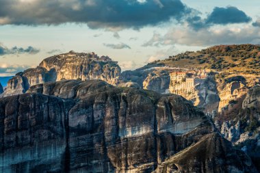 Varlaam ve Grand Meteora manastırları buzlu dağ manzarası, inşa, meteorlar, Tırhala, Thessaly, Yunanistan