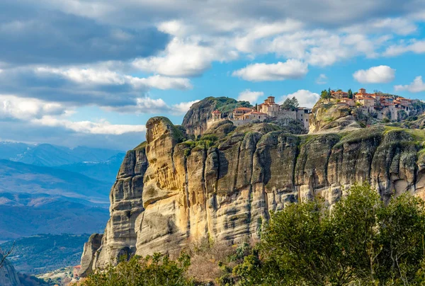 Monasterios Varlaam Grand Meteora Construidos Sobre Las Rocas Paisaje Montañoso — Foto de Stock