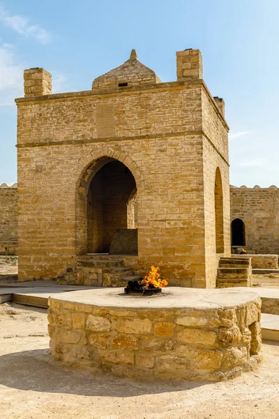 Ancien temple de pierre d'Atachgah, lieu de feu zoroastrien wors — Photo