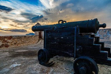 San Pedro de La Roca kale içinde taşıma eski Ispanyol Cannon 