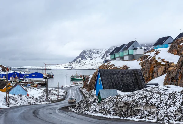 Acrtic road to the doks and port between the rocks with Inuit h — стоковое фото
