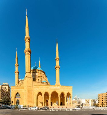 Beir'in merkezinde dört minaresi olan Muhammed El-Amin Camii