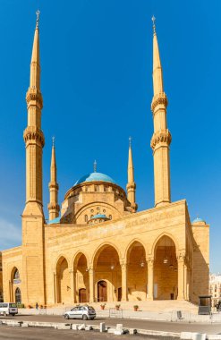 Beir'in merkezinde dört minaresi olan Muhammed El-Amin Camii