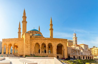 Mohammad Al-Amin Camii ve Saint Georges Maronite katedraliçinde 