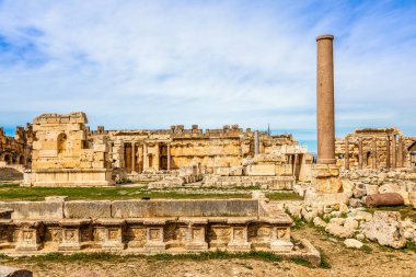 Jüpiter tapınağının Büyük Saray antik yıkılmış duvarları, Beqaa Val