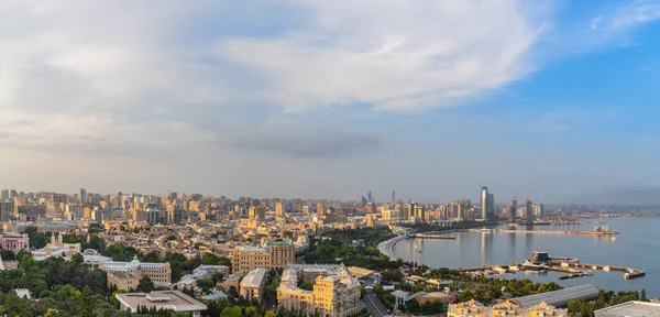 Panorama general del distrito financiero de la ciudad central en la bahía w — Foto de Stock