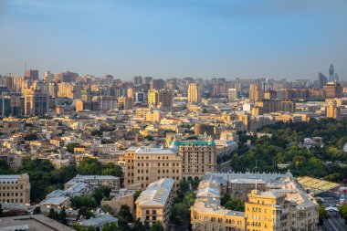 Central City İş Bölgesi ve sakinlerinin genel görünümü