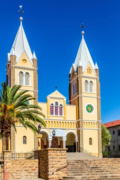 Iglesia católica de Santa María con el cielo azul de fondo, Windhoe —  Fotos de Stock