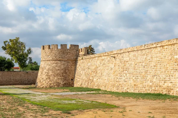 Othello Venethian castle tower and walls, Famagusta, North Cypru — Stock Photo, Image