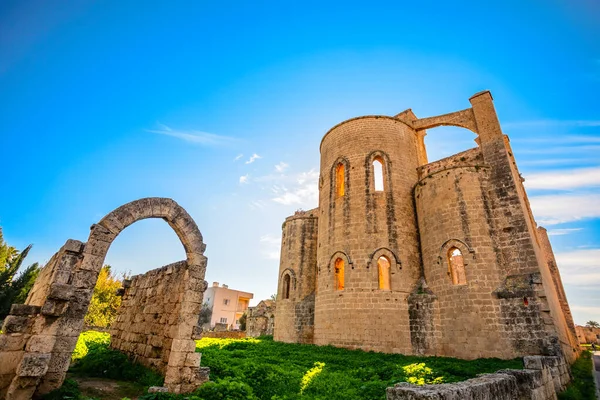 Собор Святого Георгия разрушил фасад, Фамагуста, Северный Кипр — стоковое фото
