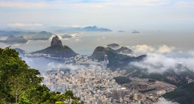 Rio şehir merkezi kıyı şeridi ve Sugar Loaf dağı, Rio de Janeiro, Brezilya