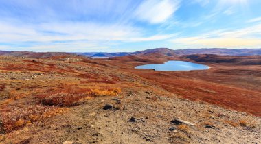 Arka planda göller ve dağlar, Kangerlussuaq, Grönland...