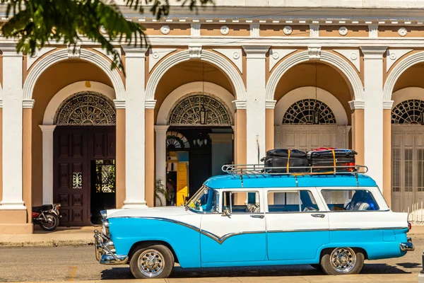 Antiguo Coche Retro Rojo Blanco Cabriolet Centro Habana Cuba — Foto de Stock
