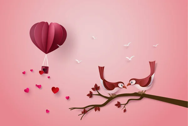 Aşk Kuşları Ile Kesilmiş Kağıt Bir Ağaç Dalına Tünemiş Sevgililer — Stok Vektör