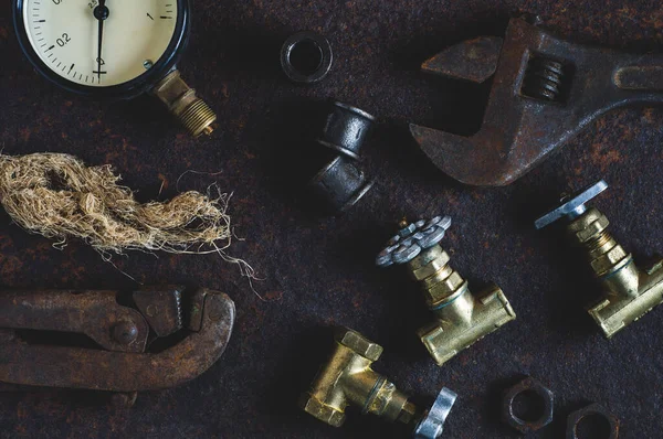 Oude Sleutels Waterpoorten Een Roestige Ijzeren Ondergrond — Stockfoto