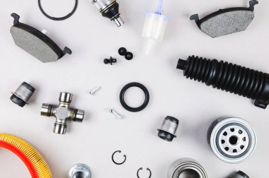 Gri arkaplanda bakım için araç parçaları seti