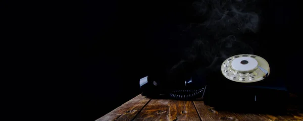 Vintage Telefone Mostrador Preto Fundo Escuro — Fotografia de Stock