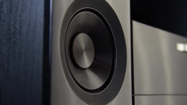 Vibrujte reproduktory přehrávačů hudby v plné hlasitosti — Stock video