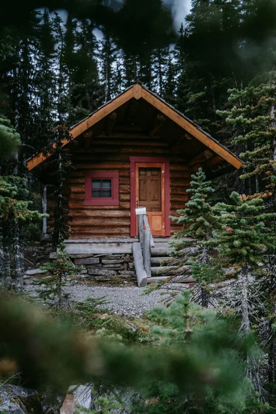 Cabana Madeira Acolhedora Costa Lago Ohara Parque Nacional Yoho Montanhas — Fotografia de Stock