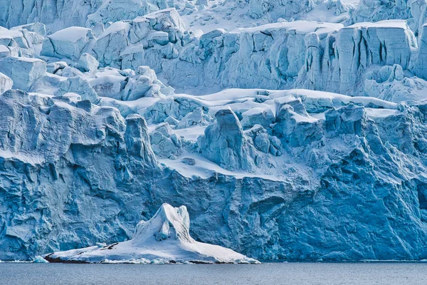 Deep Blue Glacier Albert Land Arctic Spitsbergen Svalbard Νορβηγία Ευρώπη — Φωτογραφία Αρχείου