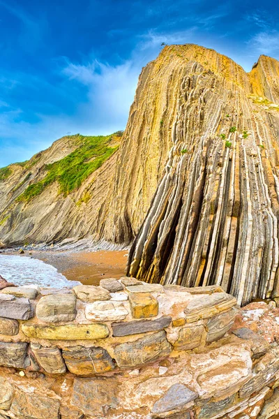 Steeply Tilted Layers Flysch Flysch Cliffs Basque Coast Unesco Global — Stock Photo, Image