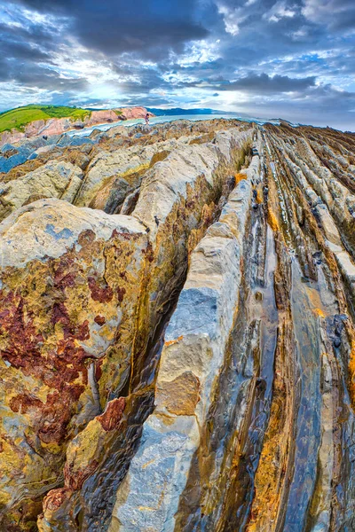Stromo Przechylone Warstwy Flysch Klify Flysch Wybrzeże Baskijskie Unesco Global — Zdjęcie stockowe
