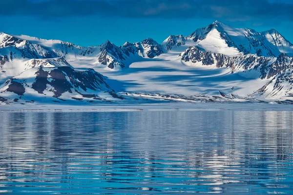 Snowcovered Mountains Oscar Land Arctic Spitsbergen Svalbard Norway Europe — 스톡 사진