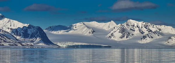 Montañas Nevadas Tierra Óscar Ártico Spitsbergen Svalbard Noruega Europa — Foto de Stock