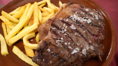 Izgara İspanyol bifteği, patates kızartması, İspanyol lezzeti, İspanyol gastronomisi, İspanya, Avrupa