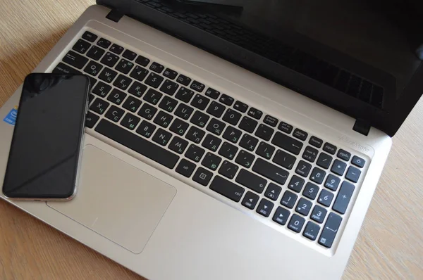 Telefone Laptop Apresentação Negócios Vida Bem Sucedida — Fotografia de Stock