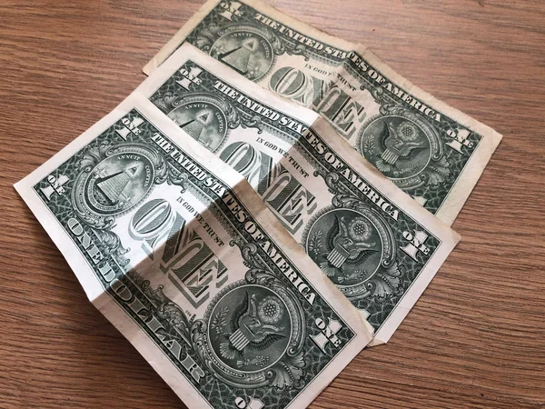 Papper en dollarsedlar på en ljus bakgrund — Stockfoto