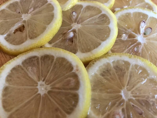 Fatias de limão em toda a superfície textura de fundo — Fotografia de Stock