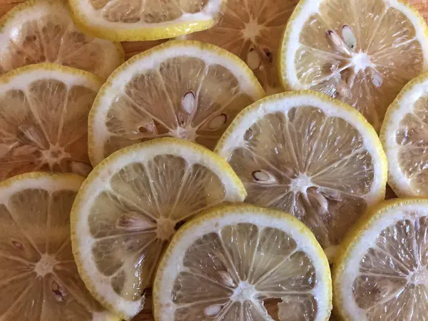 Fatias de limão em toda a superfície textura de fundo — Fotografia de Stock