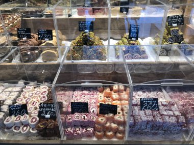 Türk lokumu pazarda sergileniyor