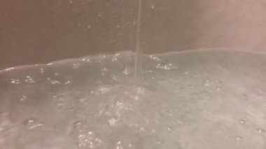 Dolusavak altında eski hidroelektrik tesisi içinde kaynar su