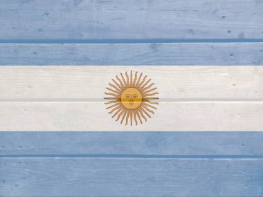 Ahşap zemin üzerine Arjantin bayrağı boyanmış. Fırçalanmış doğal ışık düğümlü ahşap tahta doku. Arjantin 'in ahşap desenli arka plan bayrağı