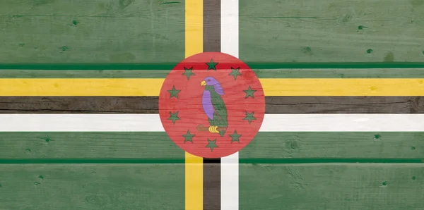 도미니코의 깃발은 나무로 널빤지 배경에 그려졌다 자연광 질감을 닦았다 도미니카의 — 스톡 사진