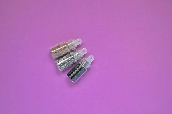 Perline Multicolori Manicure Vasi Vetro Sfondo Rosa Spa Casa — Foto Stock