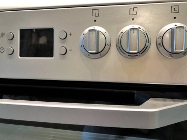 Metalik yapıda siyah beyaz fırın topuzları