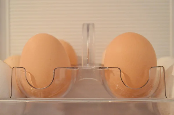 Primer Plano Huevos Frescos Bandeja Plástico Transparente —  Fotos de Stock