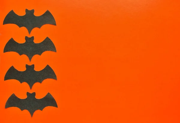 Murciélagos Papel Negro Yacen Sobre Fondo Naranja — Foto de Stock