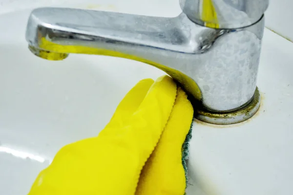 Hand Rubber Yellow Glove Washes Faucet Sink Sponge — Stock Photo, Image