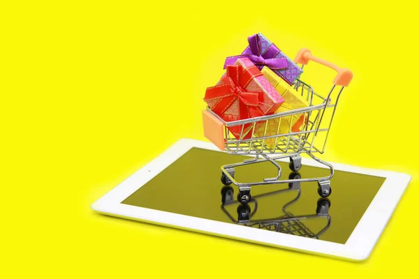 Online Store Online Purchases Site Shopping Home Shopping Basket Gift — Stock Photo, Image