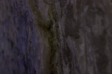 Eski bir tuz kaya tuzu dokusuna benim yakın çekim, soyutlama, kaya tuzu tedavi