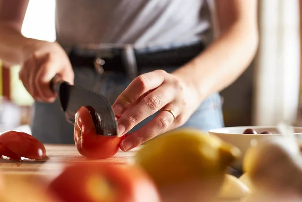 Close Woman Slicing Tomato Wooden Chopping Board — Stock Photo, Image